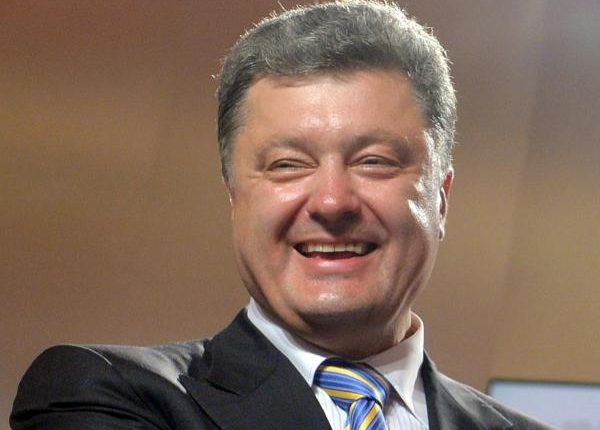 Порошенко извинился за боль миллионов семей от несладких лекарств МВФ